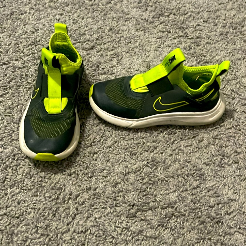 Nike size 1Y